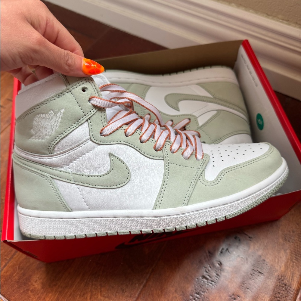 Nike Jordan Sneakers Seafoam in White and Mint Green